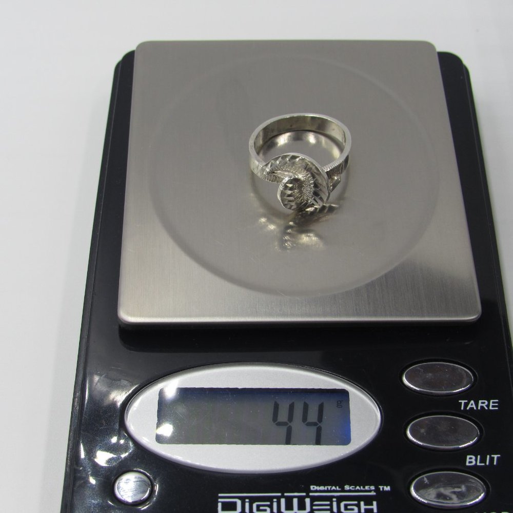 Size 8 Sterling Silver Unique Design Band Ring - Picture 7 of 7